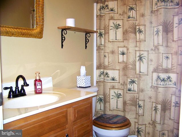 3044 VILLAGE CIR W, York, PA 17404