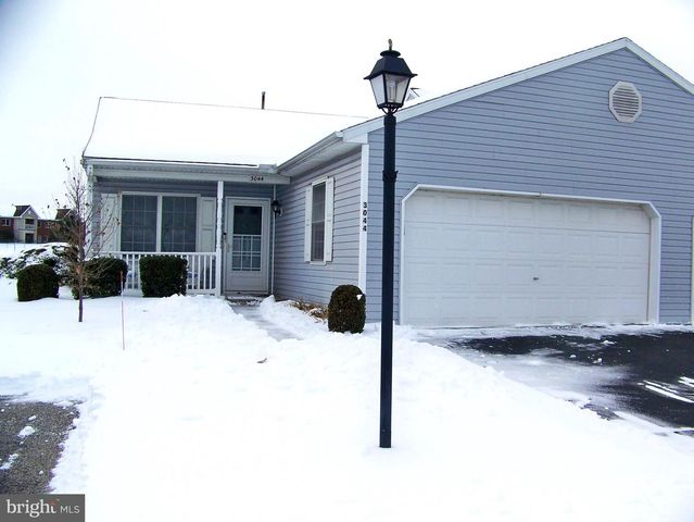 3044 VILLAGE CIR W, York, PA 17404