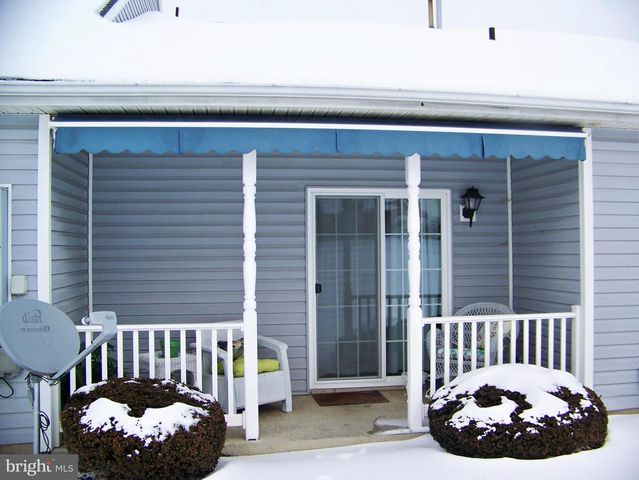 3044 VILLAGE CIR W, York, PA 17404