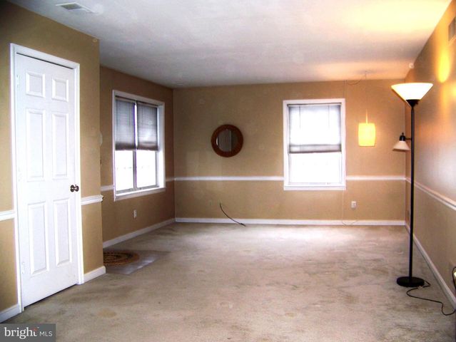 3044 VILLAGE CIR W, York, PA 17404