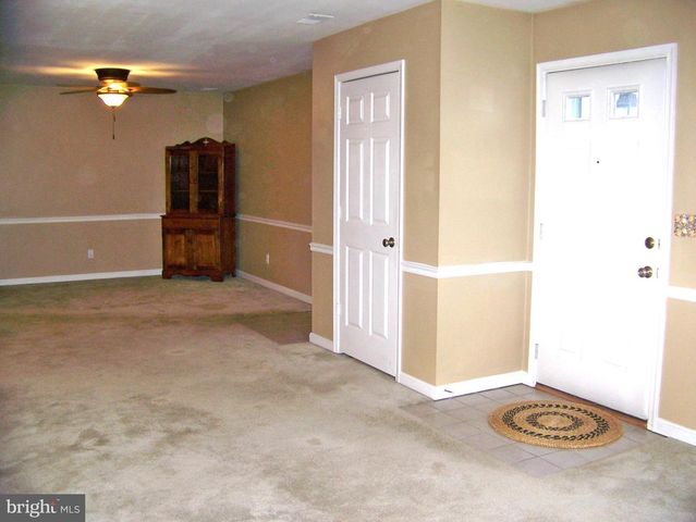 3044 VILLAGE CIR W, York, PA 17404