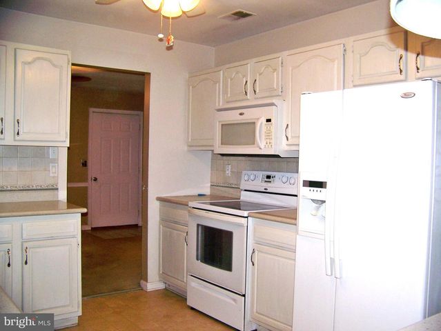 3044 VILLAGE CIR W, York, PA 17404