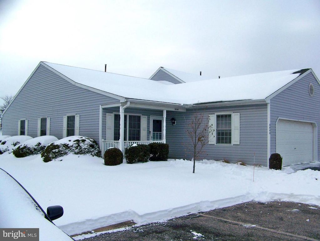 3044 VILLAGE CIR W, York, PA 17404