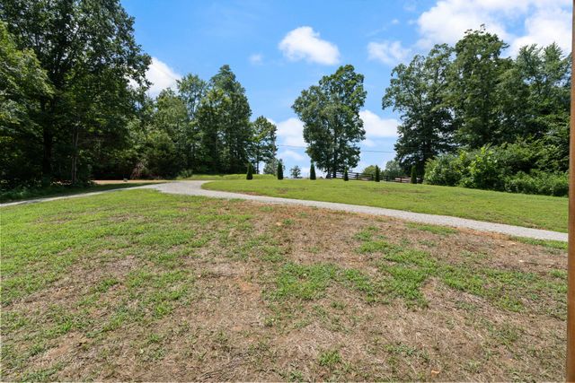 7922 E Plunders Creek Rd, Dickson, TN 37055