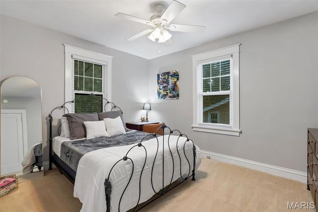 907 N Woodlawn Avenue, Kirkwood, MO 63122