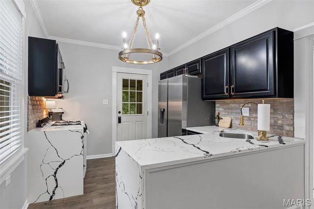907 N Woodlawn Avenue, Kirkwood, MO 63122