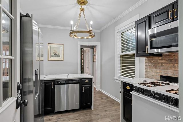 907 N Woodlawn Avenue, Kirkwood, MO 63122