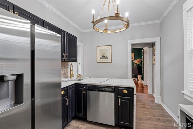 907 N Woodlawn Avenue, Kirkwood, MO 63122