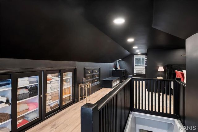 907 N Woodlawn Avenue, Kirkwood, MO 63122