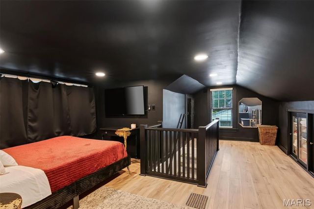 907 N Woodlawn Avenue, Kirkwood, MO 63122