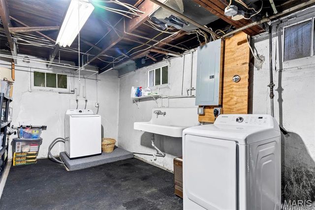 907 N Woodlawn Avenue, Kirkwood, MO 63122