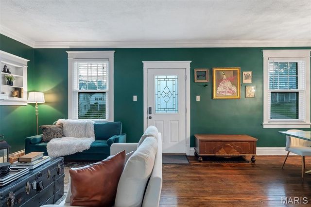 907 N Woodlawn Avenue, Kirkwood, MO 63122