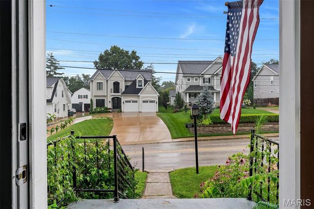 907 N Woodlawn Avenue, Kirkwood, MO 63122