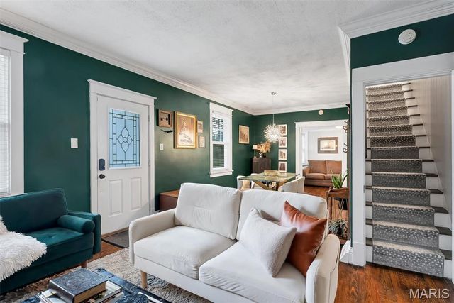 907 N Woodlawn Avenue, Kirkwood, MO 63122