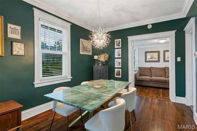 907 N Woodlawn Avenue, Kirkwood, MO 63122