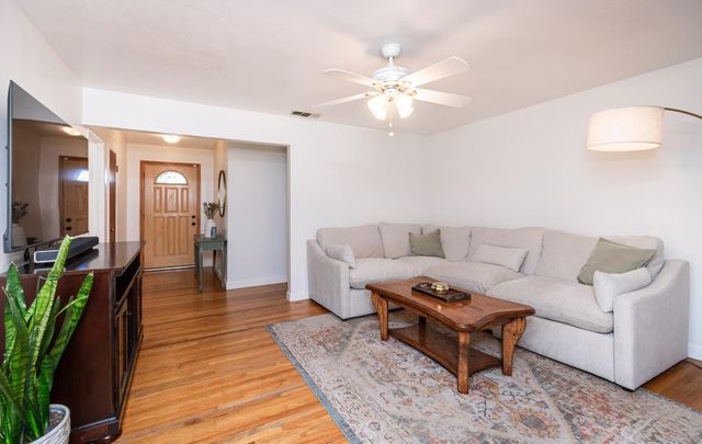 6224 Templeton Dr, Carmichael, CA 95608