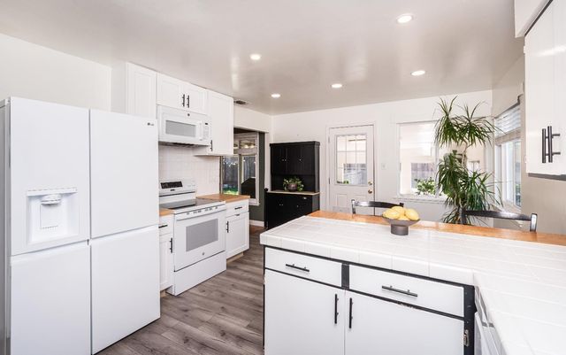 6224 Templeton Dr, Carmichael, CA 95608