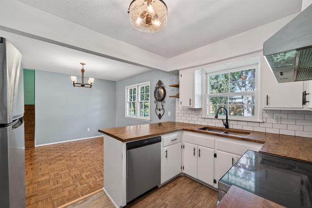 613 N Marguerite Pkwy, Derby, KS 67037