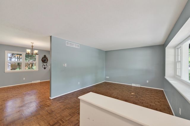613 N Marguerite Pkwy, Derby, KS 67037