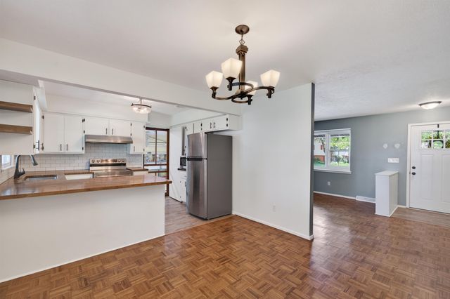 613 N Marguerite Pkwy, Derby, KS 67037