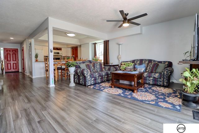 5600 Fairacre Court, Lincoln, NE 68506