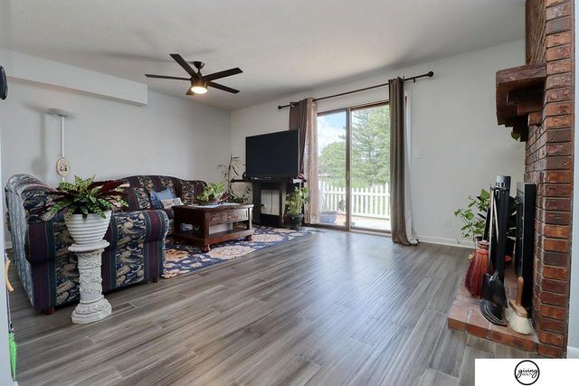 5600 Fairacre Court, Lincoln, NE 68506