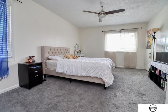 5600 Fairacre Court, Lincoln, NE 68506