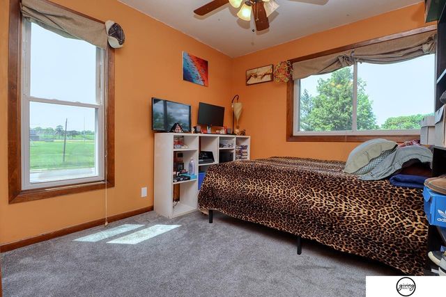 5600 Fairacre Court, Lincoln, NE 68506