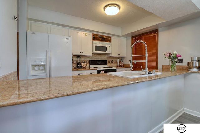 5600 Fairacre Court, Lincoln, NE 68506