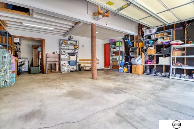 5600 Fairacre Court, Lincoln, NE 68506