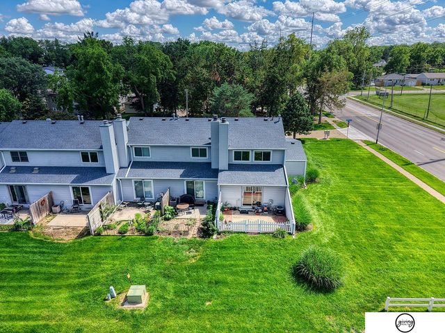 5600 Fairacre Court, Lincoln, NE 68506