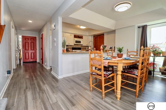 5600 Fairacre Court, Lincoln, NE 68506