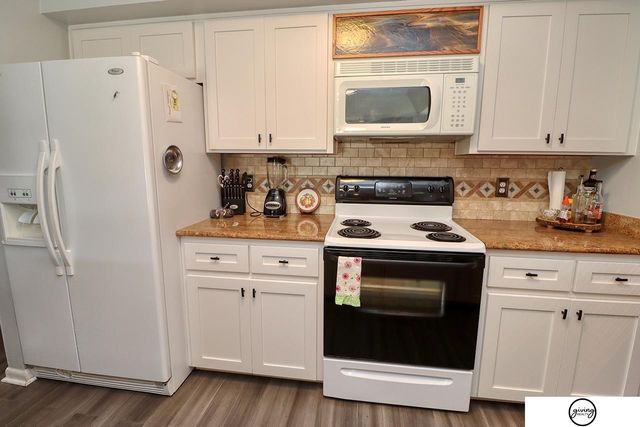 5600 Fairacre Court, Lincoln, NE 68506