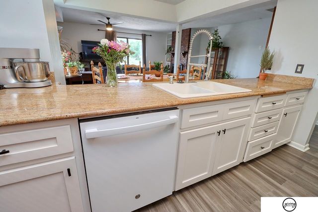 5600 Fairacre Court, Lincoln, NE 68506