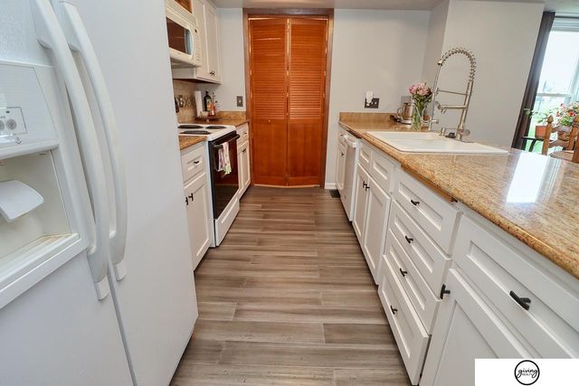 5600 Fairacre Court, Lincoln, NE 68506