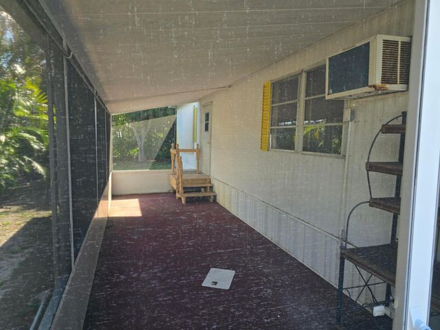 8122 SE Skylark Avenue, Hobe Sound, FL 33455