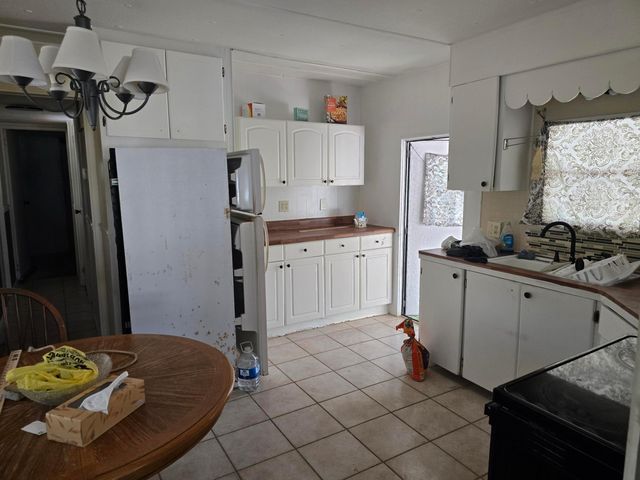 8122 SE Skylark Avenue, Hobe Sound, FL 33455