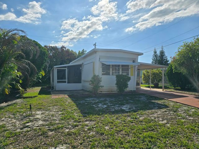 8122 SE Skylark Avenue, Hobe Sound, FL 33455