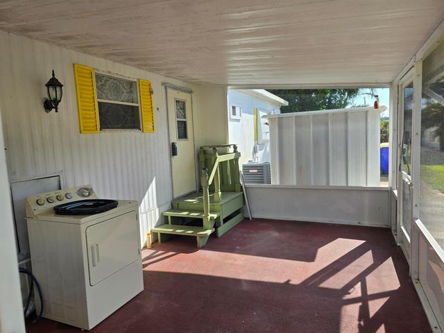 8122 SE Skylark Avenue, Hobe Sound, FL 33455