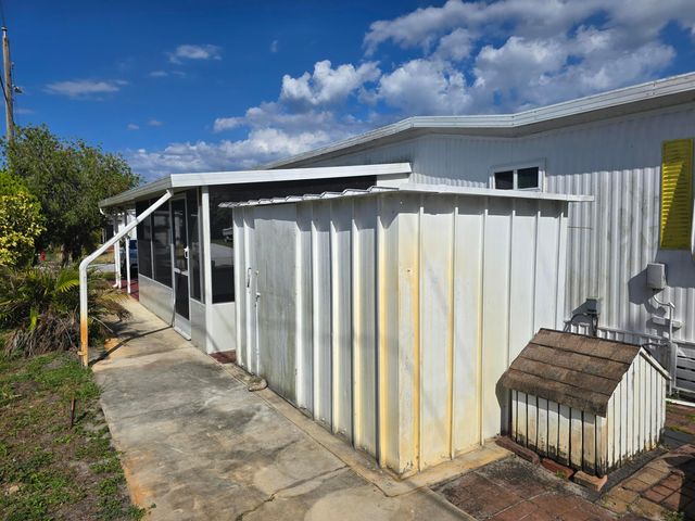 8122 SE Skylark Avenue, Hobe Sound, FL 33455