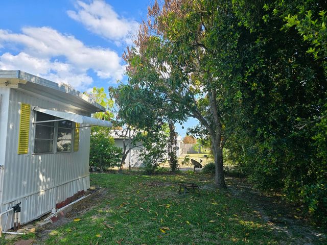8122 SE Skylark Avenue, Hobe Sound, FL 33455
