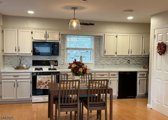 89 Knolls Rd, Bloomingdale Boro, NJ 07403