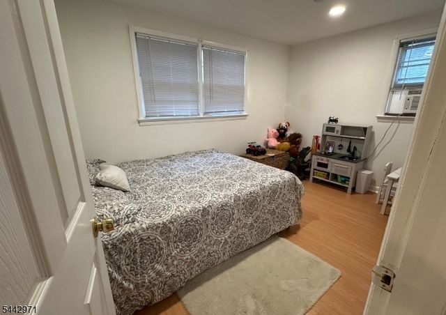 89 Knolls Rd, Bloomingdale Boro, NJ 07403