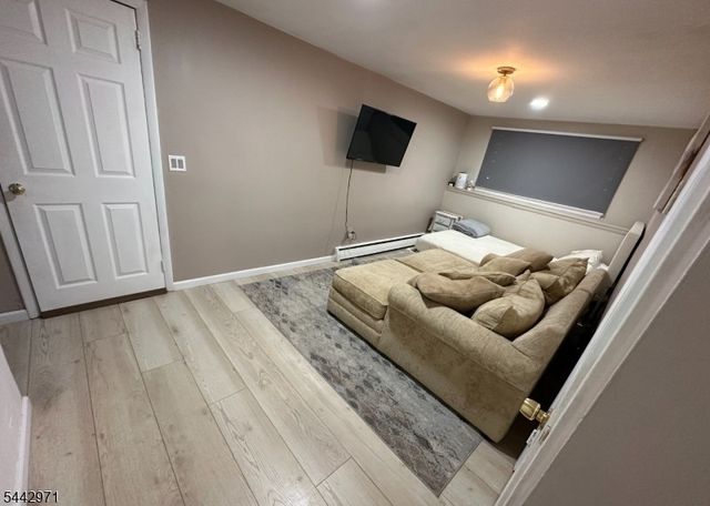 89 Knolls Rd, Bloomingdale Boro, NJ 07403
