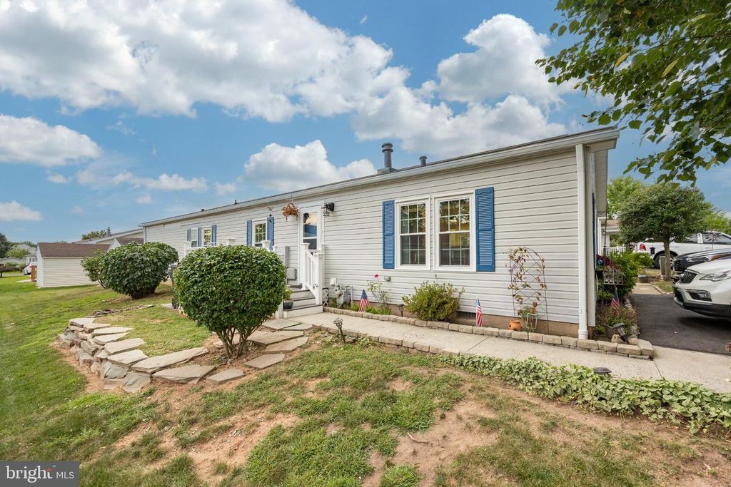 103 LILAC PL, Royersford, PA 19468