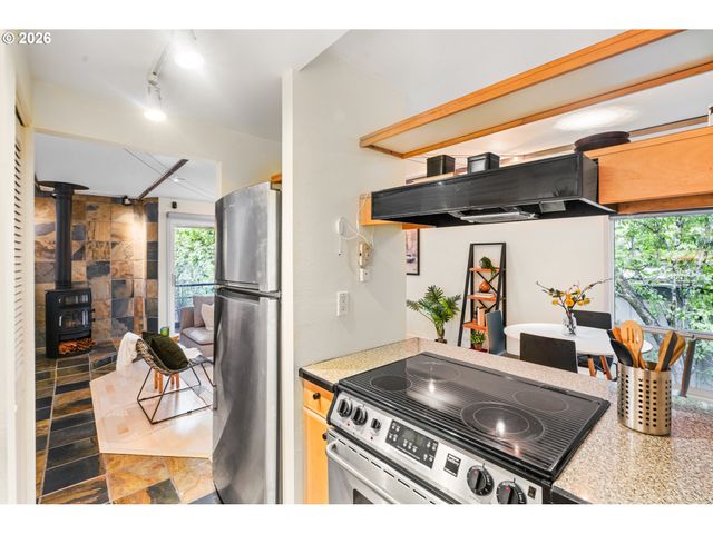 1947 Nw HOYT St, Portland, OR 97209