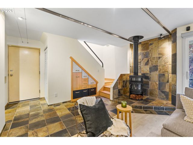 1947 Nw HOYT St, Portland, OR 97209