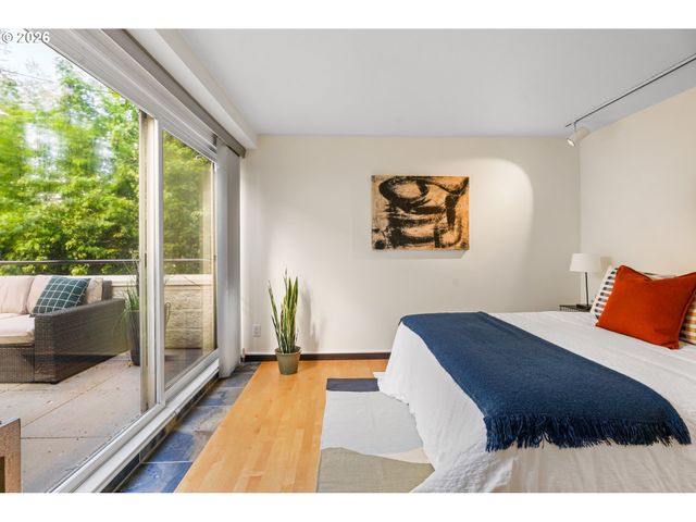 1947 Nw HOYT St, Portland, OR 97209