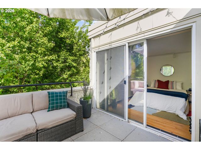 1947 Nw HOYT St, Portland, OR 97209