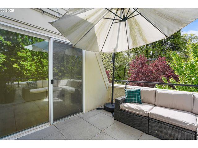 1947 Nw HOYT St, Portland, OR 97209